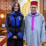  الملك يستقبل المتسلقة المغربية نوال صفنضلة و يوشحها بوسام