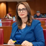 الملك يعفي مديحة خيير من منصبها الوزاري